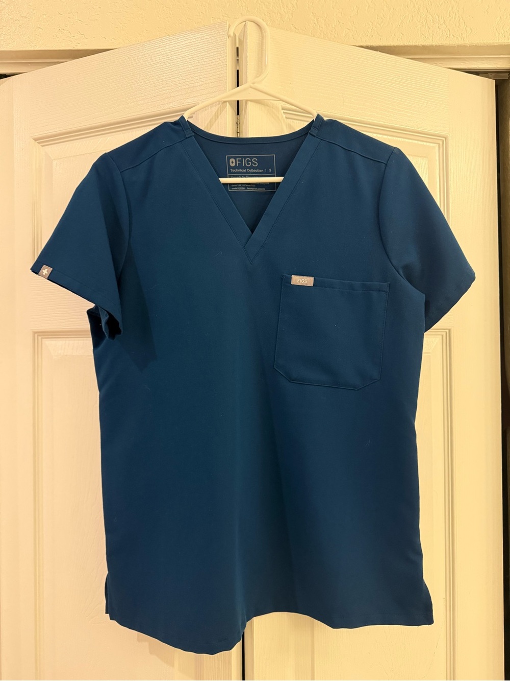 FIGS Catarina V-Neck Scrub Top in Teal
